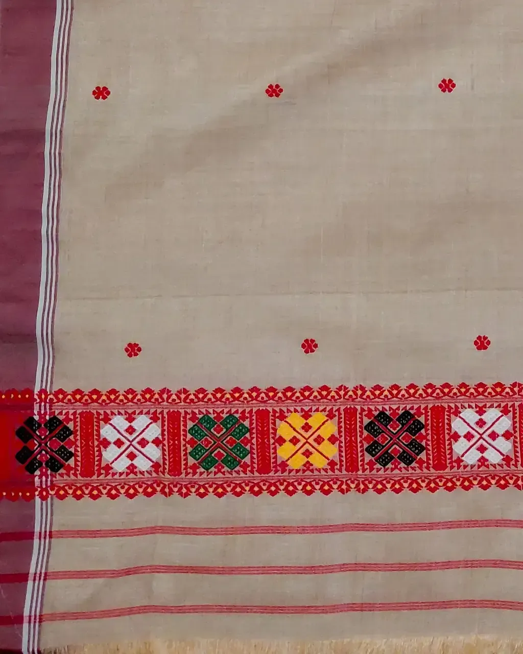 Kola Toss silk single sador with red xoru phul buta, maroon side pari, and colourful Mising ghai phul