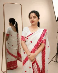 Geetika wearing a self bordered nooni cotton mekhela chador