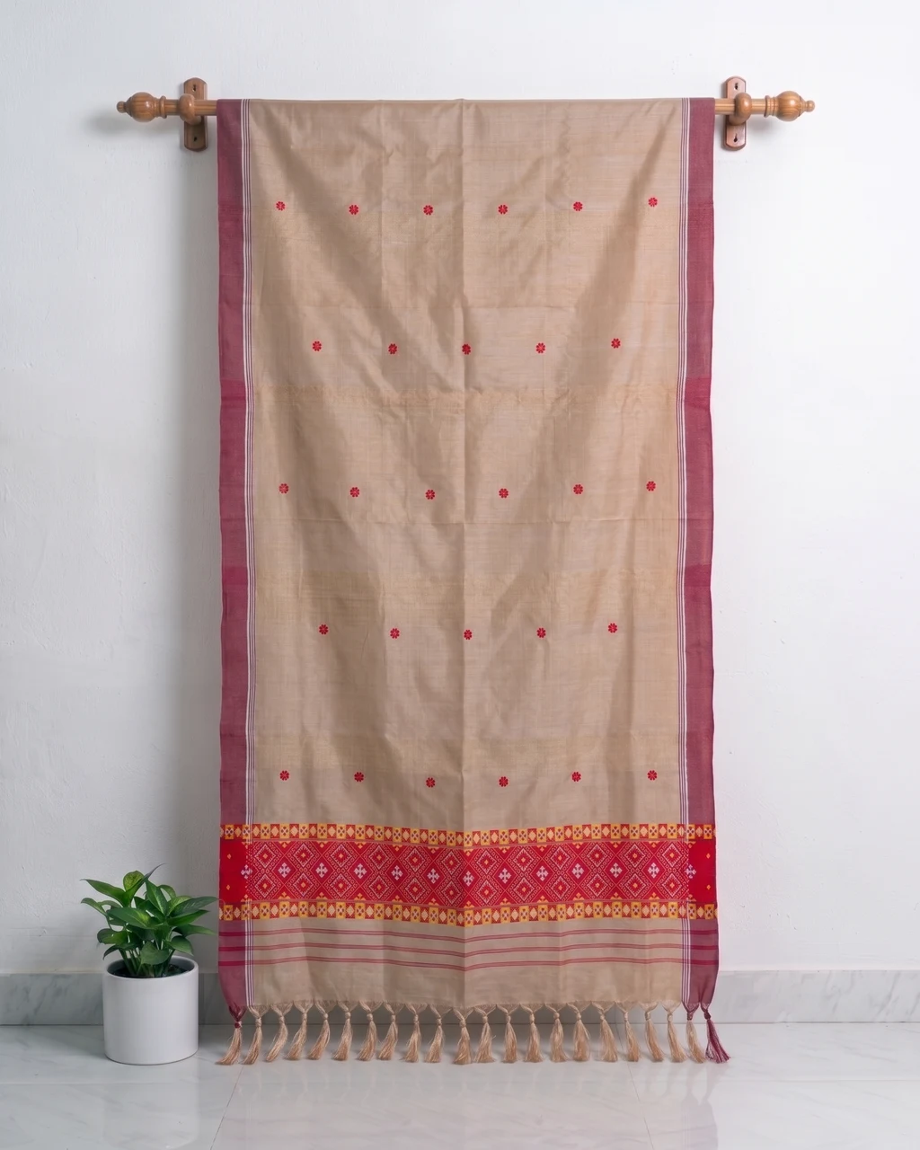 Red Buta Black Toss Silk Single Sador with Mishing Motif